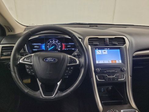 Used 2018 Ford Fusion SE w/ Fusion SE Technology Package FWD image 22