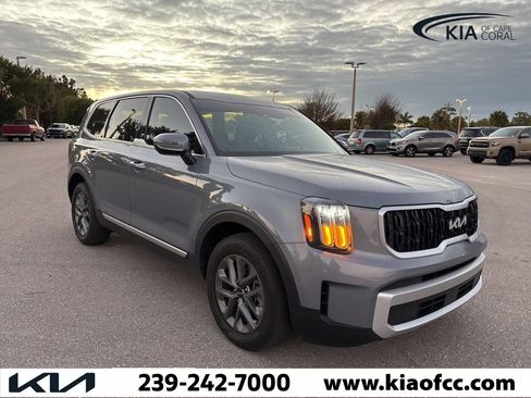Certified 2025 Kia Telluride LX image 8