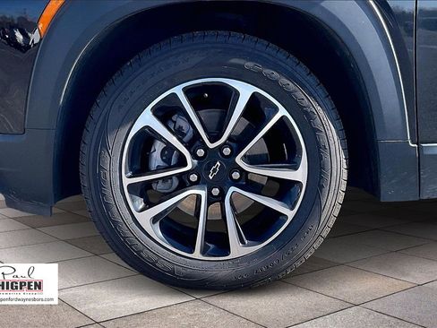 Used 2025 Chevrolet TrailBlazer LT image 9