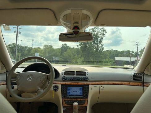 Used 2006 Mercedes-Benz E 350 4MATIC Sedan image 32
