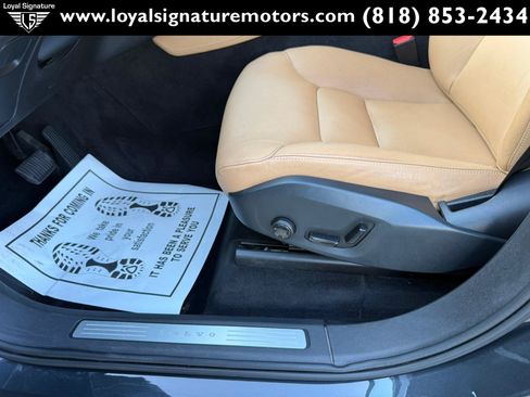 Used 2017 Volvo XC90 T6 Momentum w/ Vision Package AWD/4WD image 25
