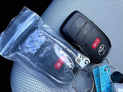 Used 2025 Toyota Corolla SE image 13