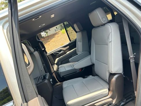 Used 2022 GMC Yukon SLT w/ SLT Luxury Package RWD image 41