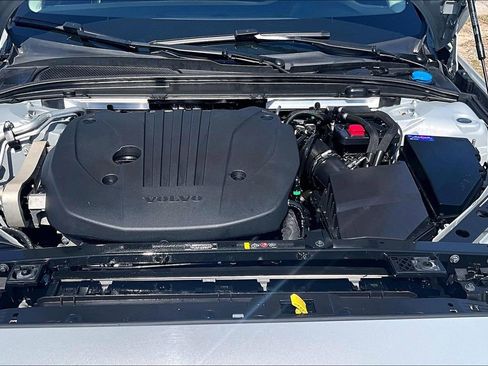 Used 2024 Volvo V60 B5 Cross Country Plus image 10