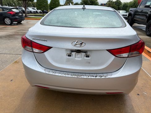 Used 2013 Hyundai Elantra GLS w/ Preferred Pkg FWD image 6