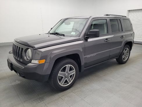 Used 2016 Jeep Patriot Sport w/ Power Value Group FWD image 2