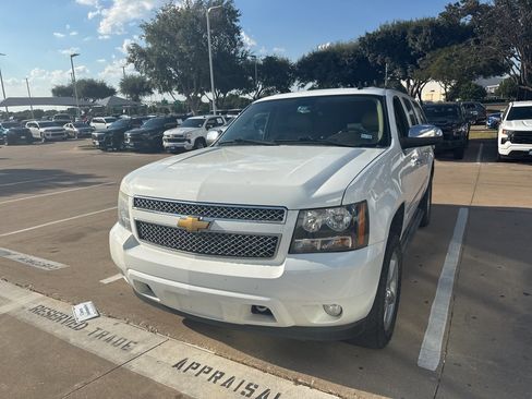 Used 2014 Chevrolet Suburban LTZ image 2