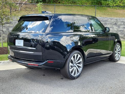 New 2025 Land Rover Range Rover SE image 2