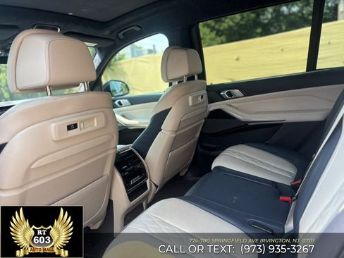Used 2019 BMW X7 xDrive50i w/ Premium Package AWD/4WD image 10