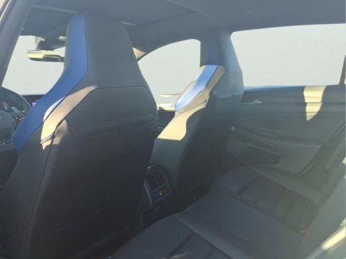 Certified 2022 Volkswagen Golf R image 9