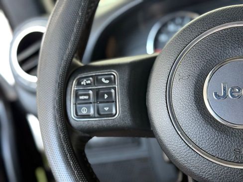 Used 2013 Jeep Wrangler Unlimited Rubicon w/ Connectivity Group image 20