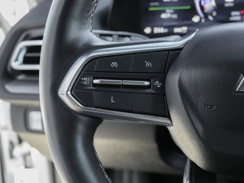 Used 2024 Chevrolet Traverse LT image 18