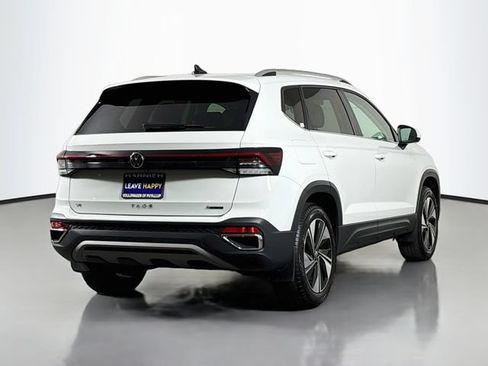 Certified 2025 Volkswagen Taos SE AWD/4WD image 7