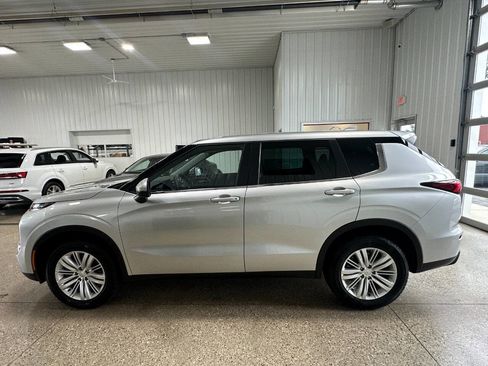 Used 2023 Mitsubishi Outlander ES image 5