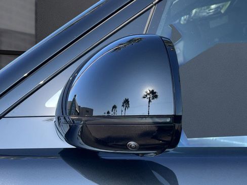 New 2025 Land Rover Range Rover Long Wheelbase SE image 11