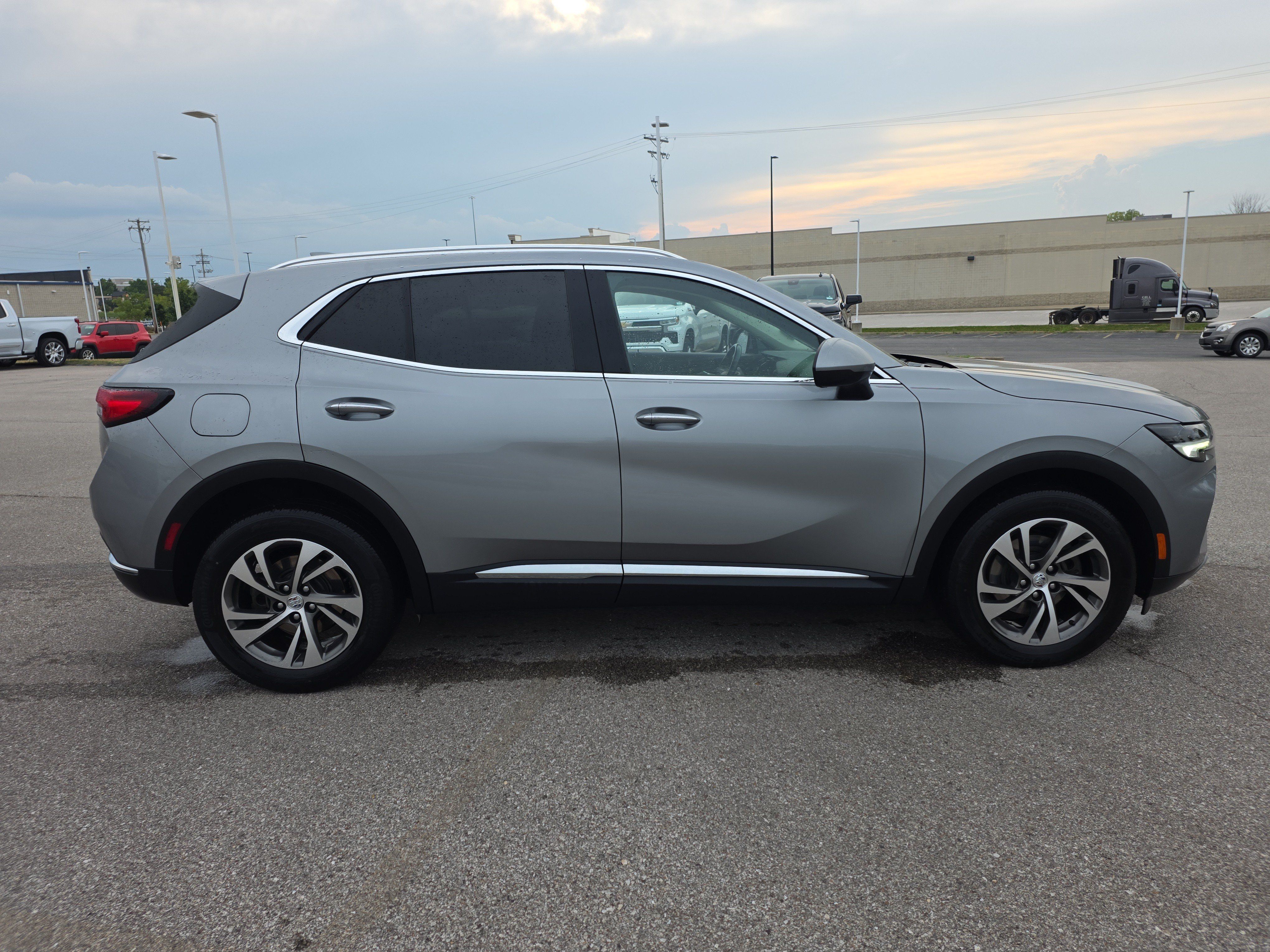Used 2023 Buick Envision Essence FWD image 3