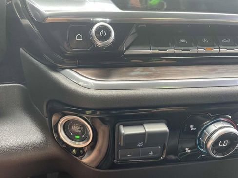 Used 2025 GMC Sierra 1500 SLT image 33