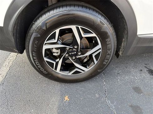 Certified 2025 Kia Sportage LX image 29