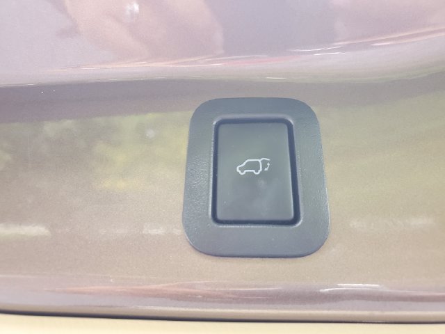 Used 2017 Toyota Highlander XLE AWD/4WD image 7