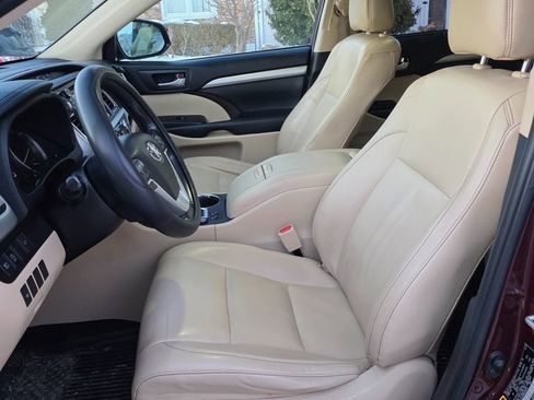 Used 2019 Toyota Highlander XLE image 5