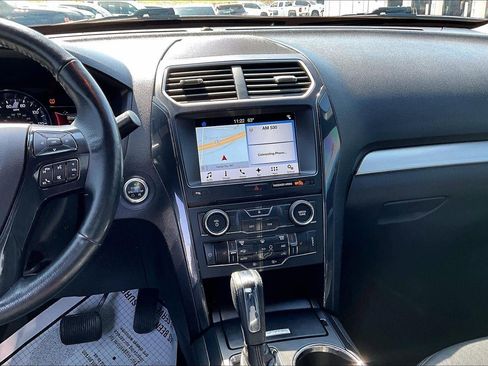 Used 2017 Ford Explorer XLT w/ Equipment Group 202A image 6