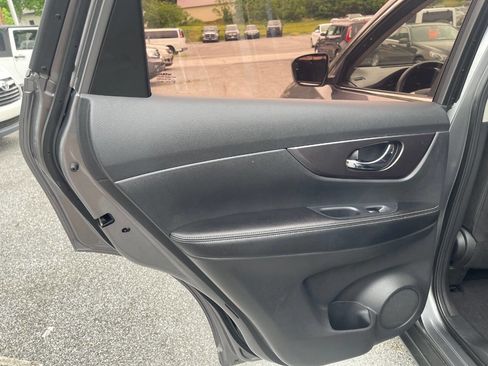 Used 2016 Nissan Rogue S AWD/4WD image 21