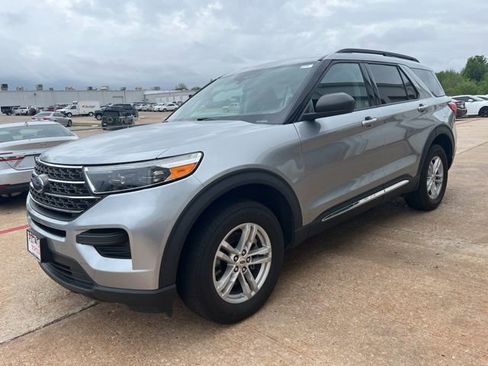 Used 2022 Ford Explorer XLT image 1