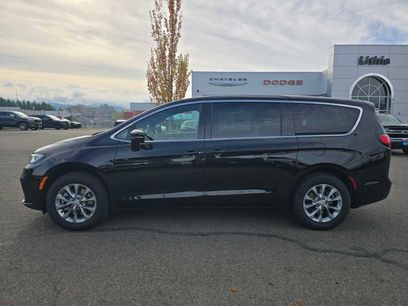 New 2026 Chrysler Pacifica Select