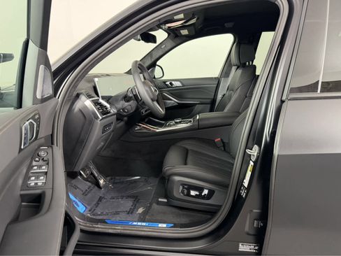 New 2026 BMW X7 M60i image 9