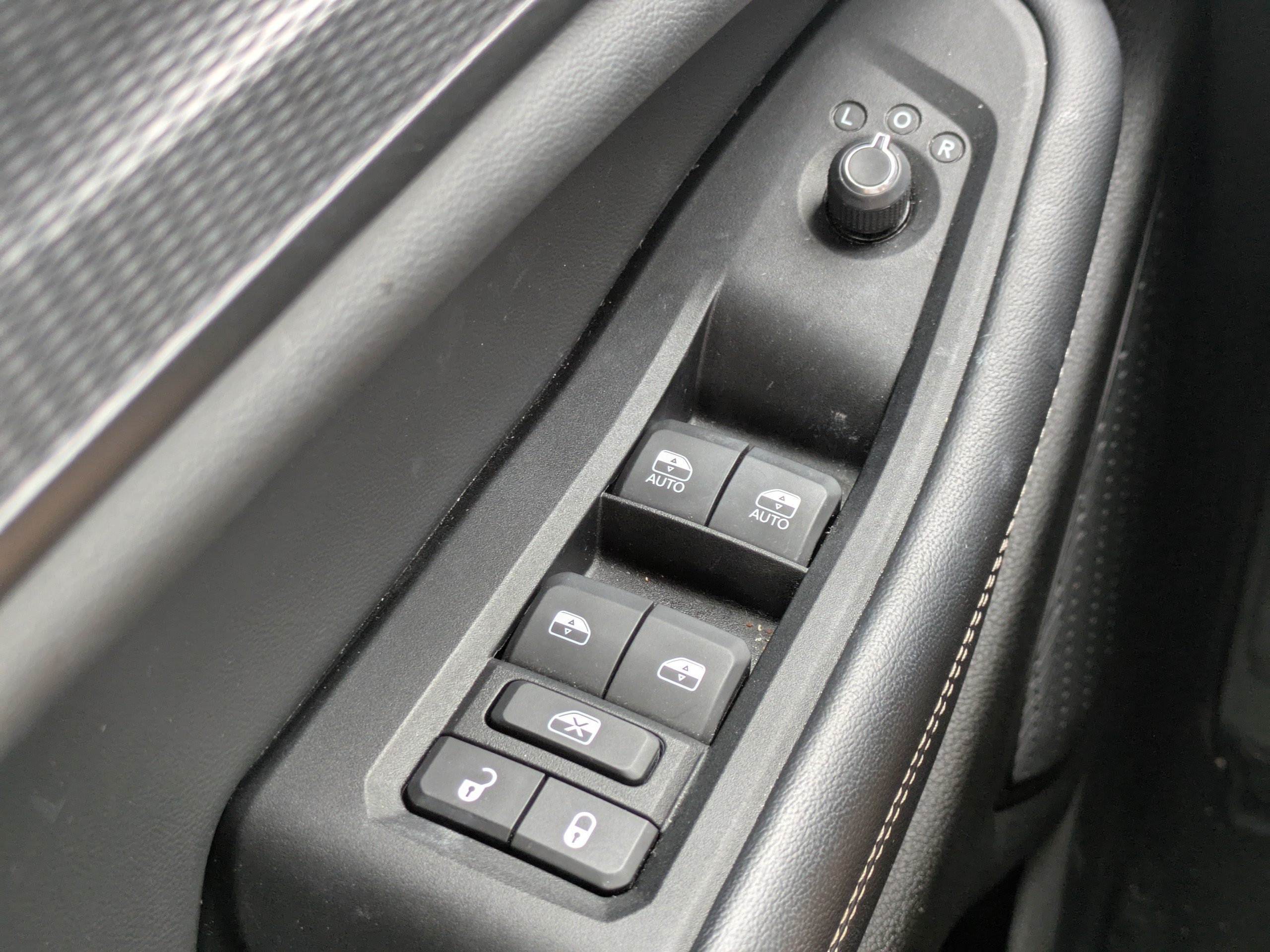 Used 2023 Jeep Grand Cherokee Laredo AWD/4WD image 21