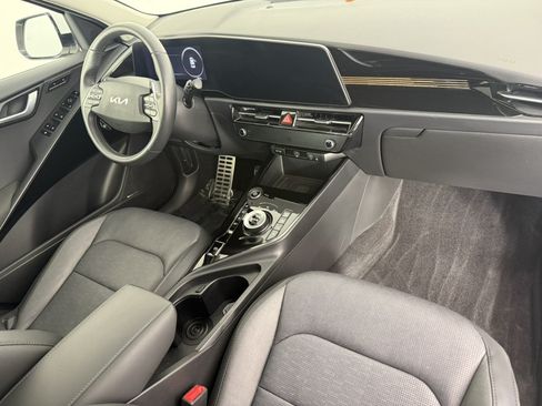 Used 2024 Kia Niro Wave w/ Wave Preserve Package FWD image 11