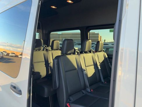 Used 2022 Mercedes-Benz Sprinter 2500 image 22