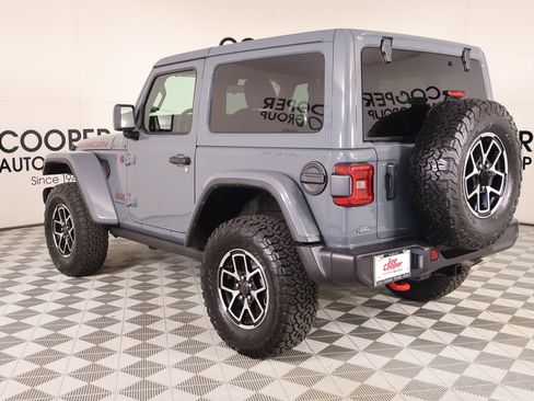 Used 2025 Jeep Wrangler Rubicon w/ Convenience Group AWD/4WD image 21