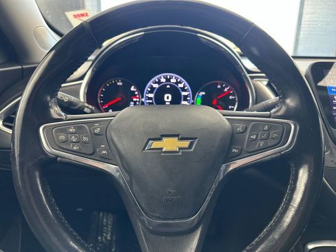 Used 2019 Chevrolet Malibu Hybrid w/ Leather Package image 21