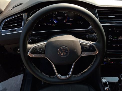 Used 2024 Volkswagen Tiguan SE FWD image 18