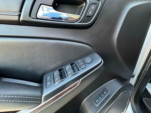 Used 2016 GMC Yukon XL SLT w/ Open Road Package image 15