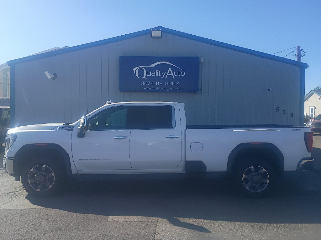 Used 2025 GMC Sierra 3500 SLT w/ SLT Premium Package AWD/4WD image 1