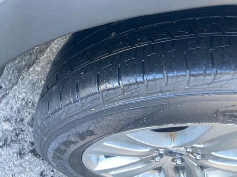 Used 2018 Ford Explorer XLT w/ Equipment Group 202A image 32