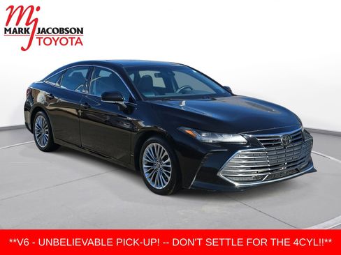 Used 2021 Toyota Avalon Limited image 4