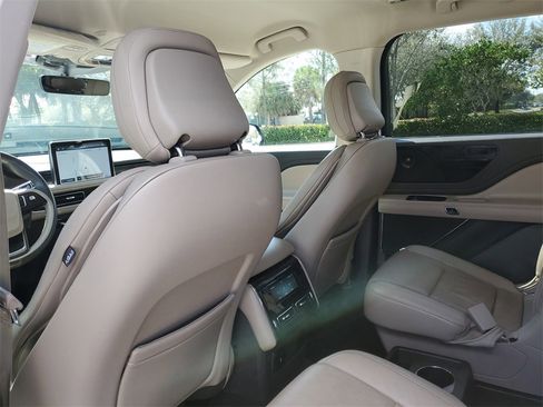Used 2020 Lincoln Aviator Reserve image 10