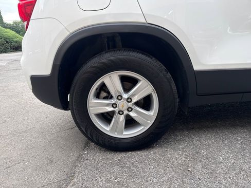 Used 2022 Chevrolet Trax LT w/ LT Convenience Package AWD/4WD image 15