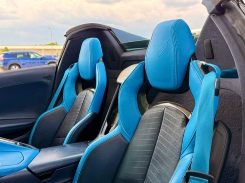 Used 2021 Chevrolet Corvette Stingray Premium Conv w/ Z51 Performance Package RWD image 31