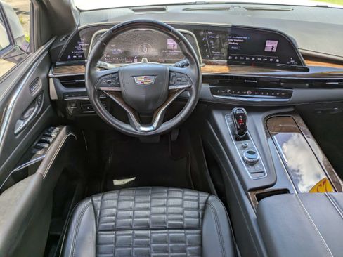 Used 2023 Cadillac Escalade ESV Sport Platinum RWD image 18