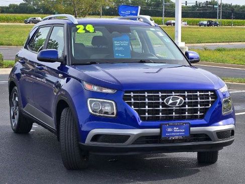 Used 2024 Hyundai Venue SEL FWD image 4