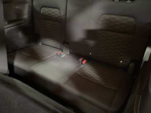 Used 2024 Nissan Pathfinder S image 12