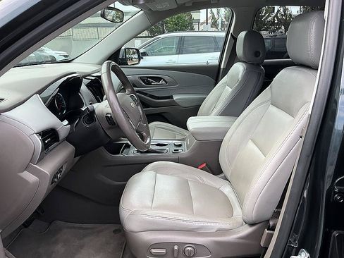 Used 2018 Chevrolet Traverse LT FWD image 12