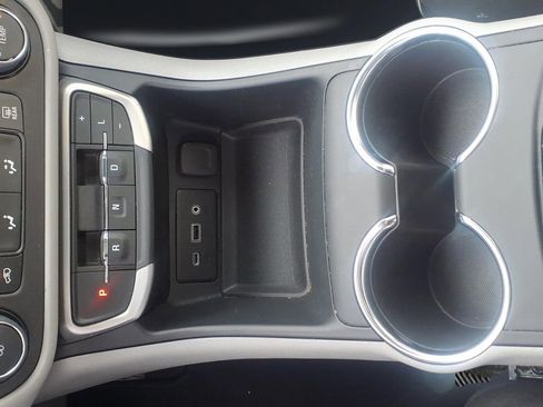 Used 2024 GMC Terrain SLE image 29