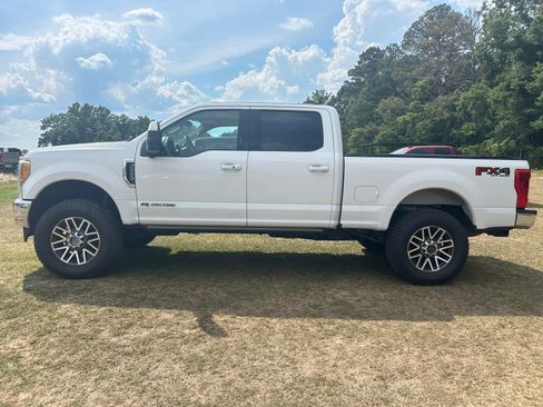 Used 2017 Ford F250 Lariat w/ Lariat Ultimate Package AWD/4WD image 4