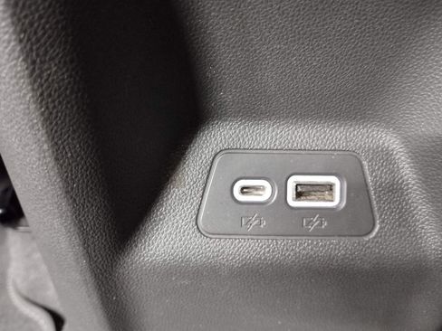 Used 2023 Buick Envision Essence image 37