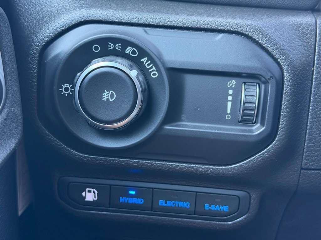Used 2023 Jeep Wrangler Unlimited Sahara AWD/4WD image 13